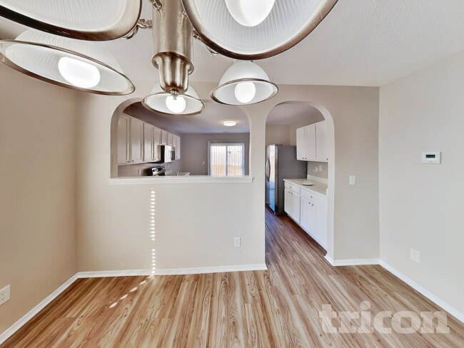 Building Photo - 933 Mailwood Dr