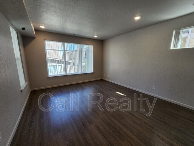 Foto del edificio - 2718 S Morrill Ln