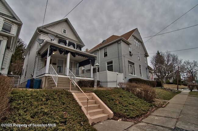 Building Photo - 1521 Pine St