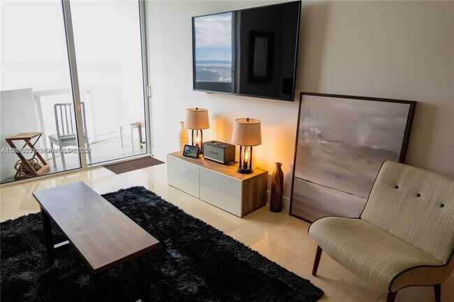 Foto del edificio - 6365 Collins Ave