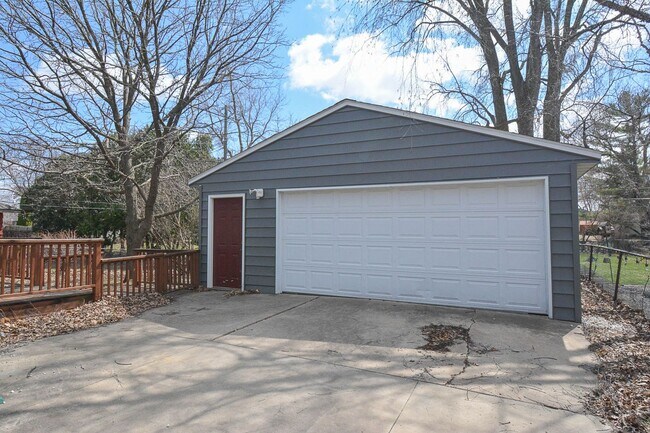 Foto del edificio - Charming SW Rochester home with fenced yard!