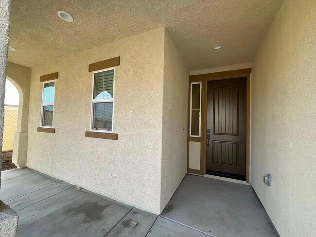 Building Photo - 15615 Kings Peak Dr