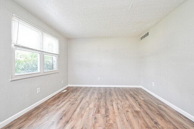 Building Photo - 10923 Birchridge Dr