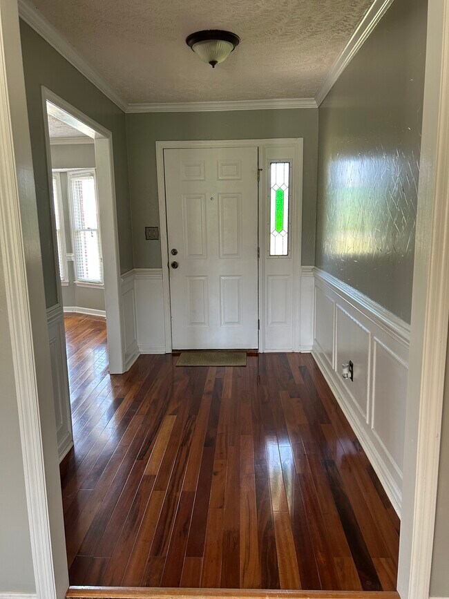 Building Photo - 401 Sparrow Dr