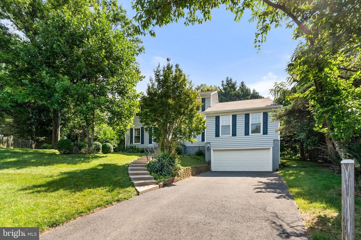 Primary Photo - 8000 Sandburg Ct