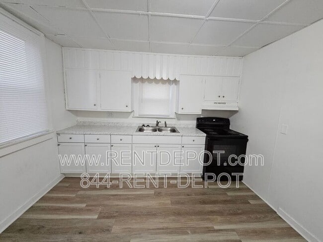 Foto del edificio - 109 E Eichel Ave