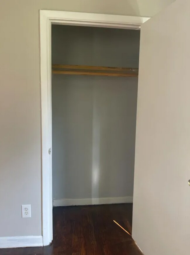 Building Photo - 3 Bed and 1 Bath in Atlanta!