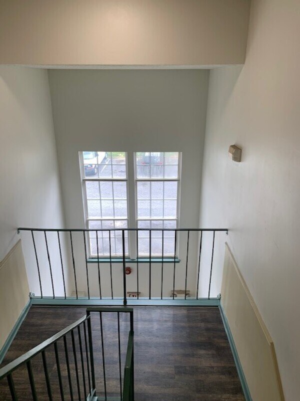 Building Photo - 1614 Arlyn Cir