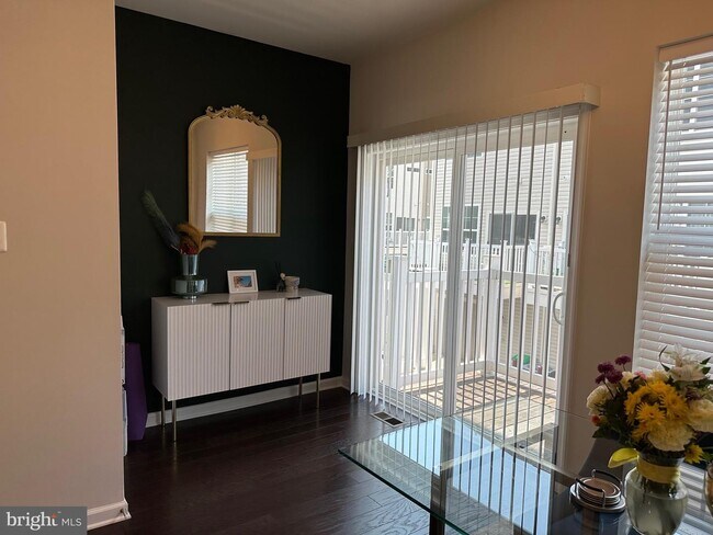 Building Photo - 7118 Rowlock Aly