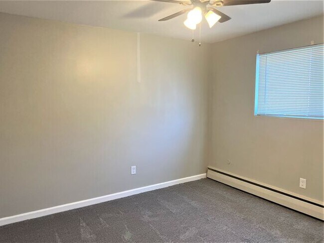 Building Photo - Luxury Living in the Heart of Downtown Uti...