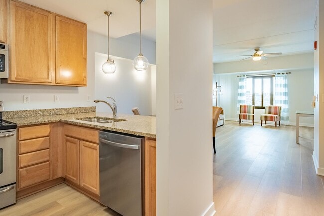 Building Photo - Two Bedroom Condo | Short Term & Furnished!