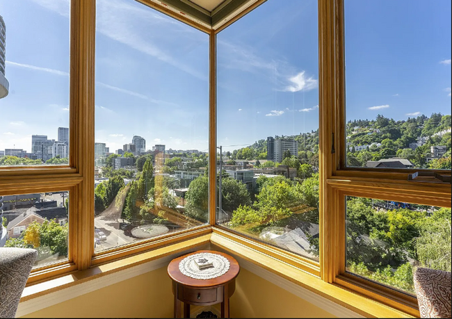Building Photo - One bedroom condo in The Legends located i...