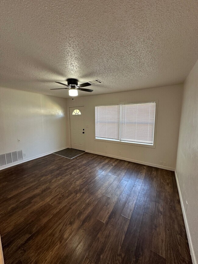 Building Photo - 6208 NW 40th St