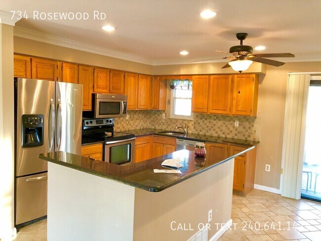 Building Photo - 734 Rosewood Rd