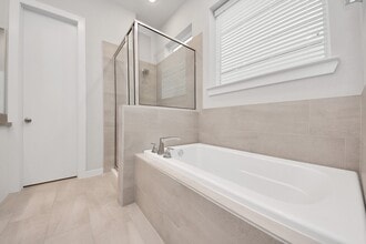 Building Photo - 608 Thornton Rd