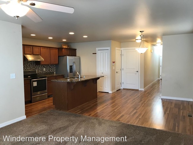 Building Photo - 3 br, 2.5 bath House - 4725 Parker St