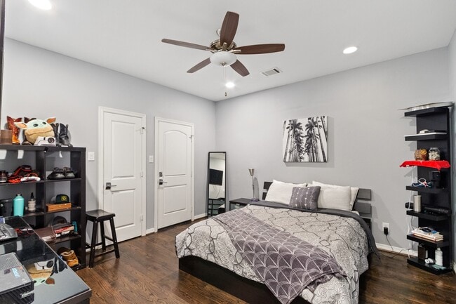 Building Photo - 2409 Lawrence St