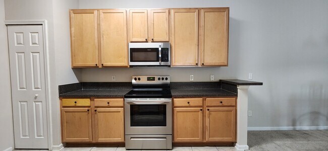 Foto del edificio - 7036 Deer Lodge Cir