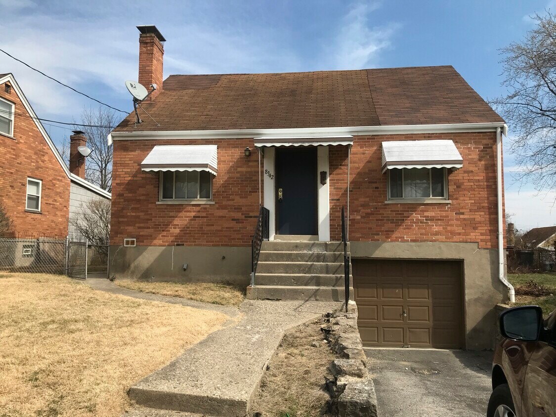 Primary Photo - 8342 Lyness Dr