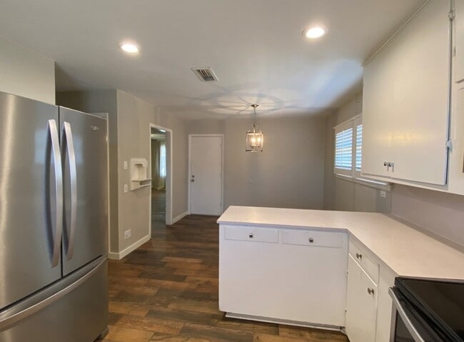 Building Photo - 3318 Mariana Ave