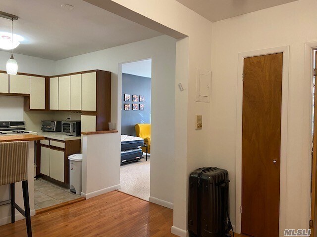 Foto del edificio - 874 W Broadway