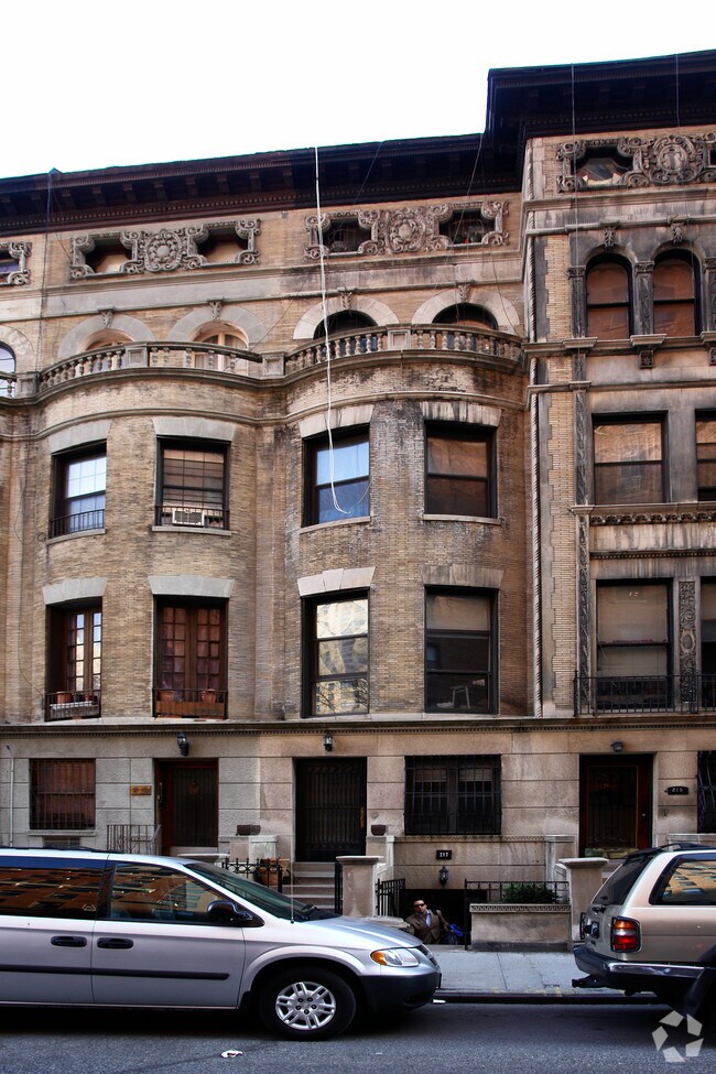 Building Photo - 217 W 70th St