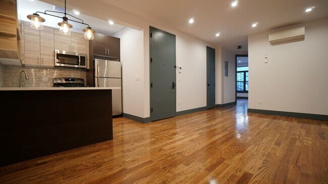 Building Photo - 534 Driggs Ave