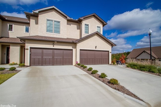 Building Photo - 100 Villas Heights Dr