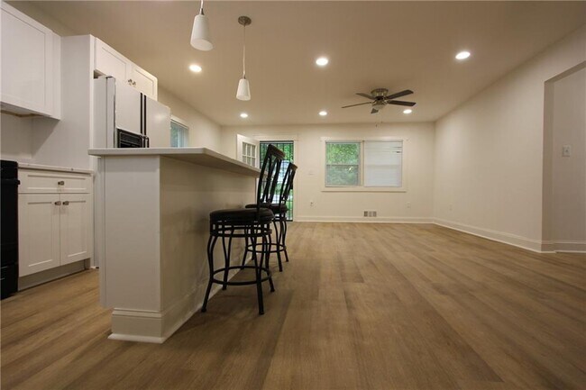 Foto del edificio - 3533 Larkspur Terrace