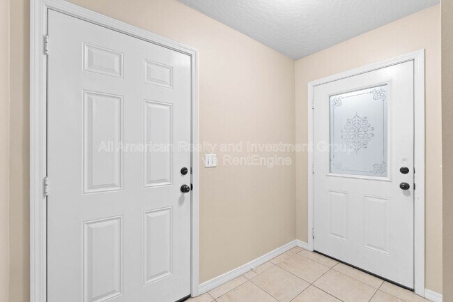 Foto del edificio - 12 Roserita Pl