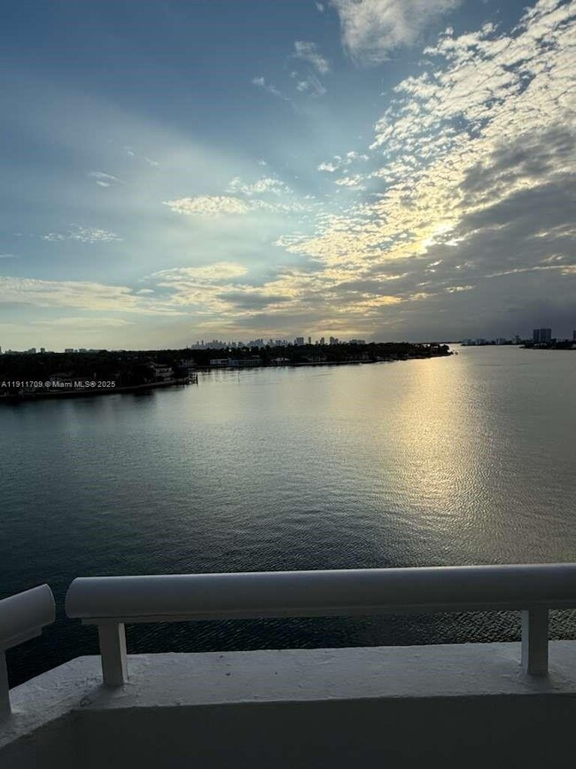 Foto del edificio - 6820 Indian Creek Dr