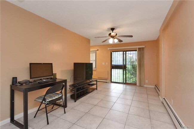 Building Photo - 120-30 Cove Ct