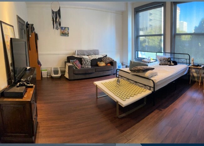 Foto del edificio - 108 W 2nd St