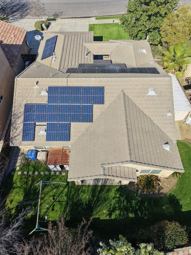 Foto del edificio - Spacious 4 bed 2 Bath in Desirable NW Bakersfield