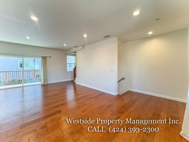 Building Photo - Great Townhouse Style 2BD/2.5BA  W/Private...