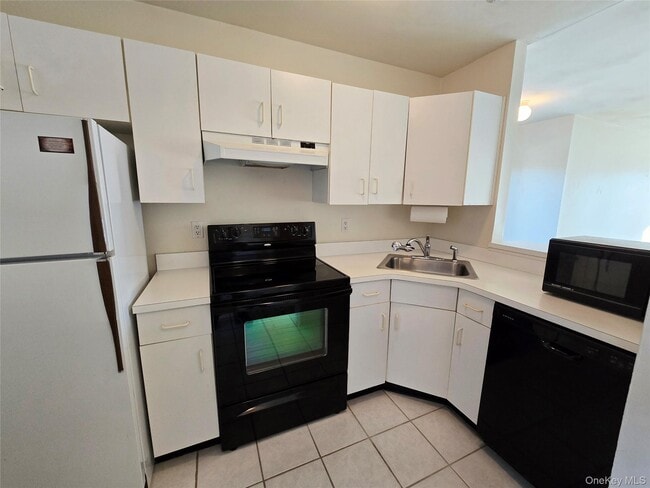 Building Photo - 220 Montauk Hwy