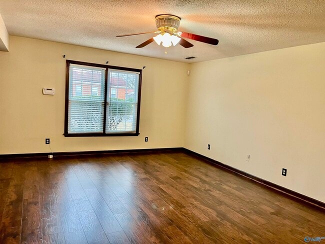 Building Photo - 2221 Westmead Dr SW