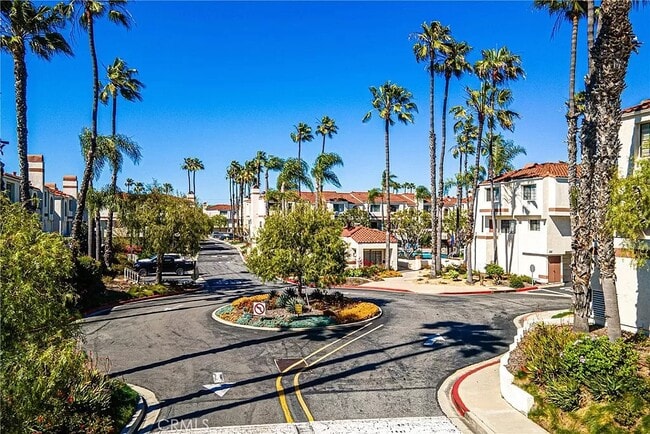 Building Photo - 2971 Plaza del Amo