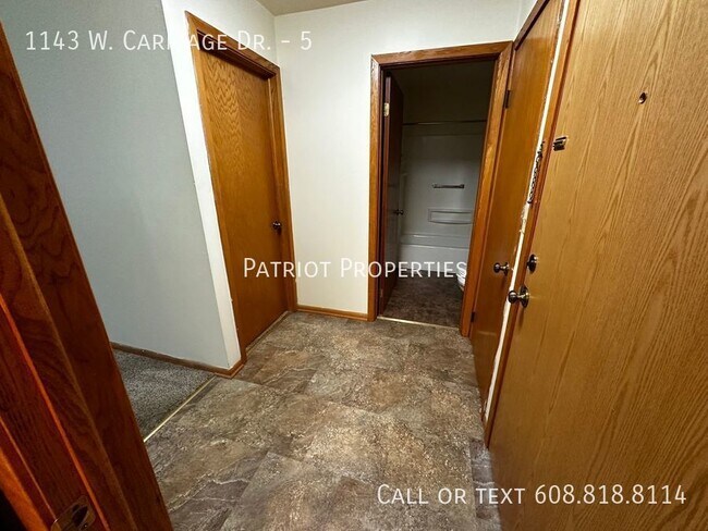 Building Photo - 1 bedroom/ 1 bath apartment in Whitewater, WI