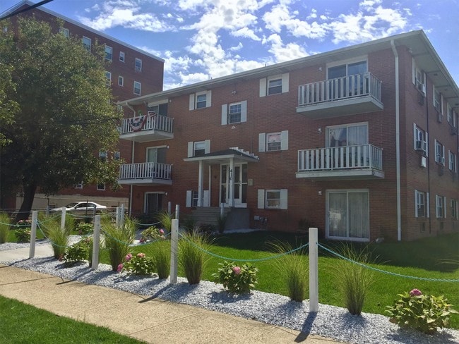Building Photo - 410 8th Ave