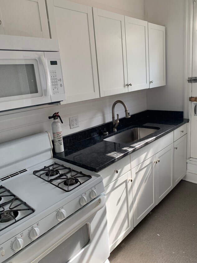 Kitchen - 447 E End Ave