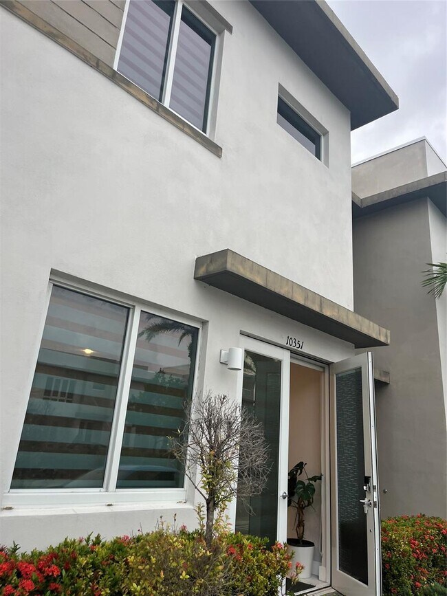 Foto del edificio - 10351 NW 66th St