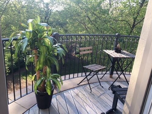 Foto principal - 293 Riverside Dr