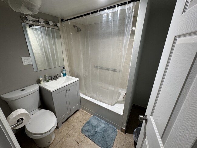 Building Photo - 4601 N Kasson Ave