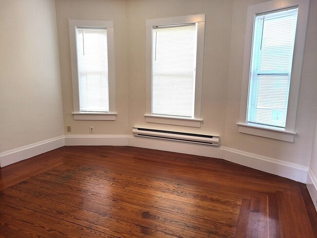 Building Photo - 27 Buttonwood St