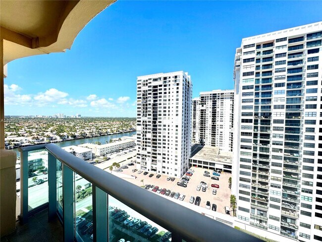 Foto del edificio - 2501 S Ocean Dr