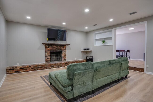 Building Photo - 218 Cactus St