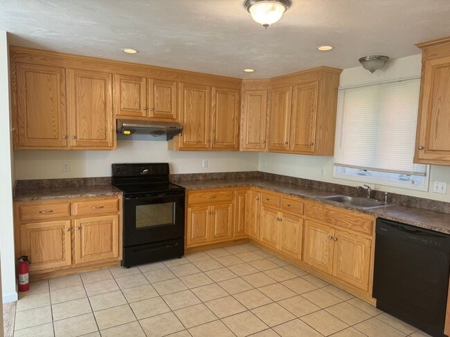 Building Photo - 950 S Main St