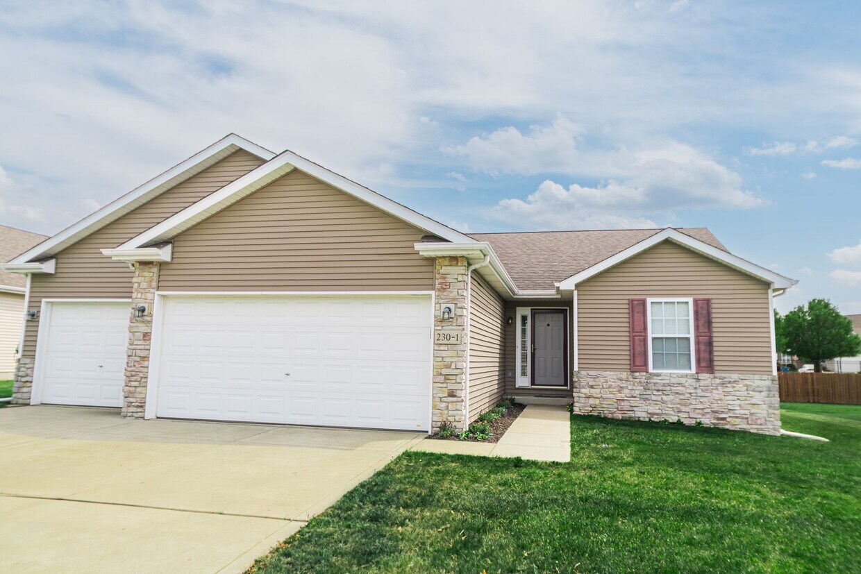 Foto principal - 3 Bedroom / 2 Bathroom Home for Rent in Va...