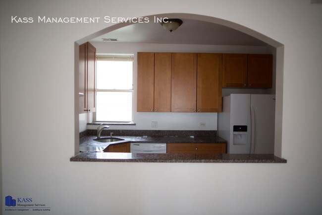 Building Photo - 8343 S Rhodes Ave